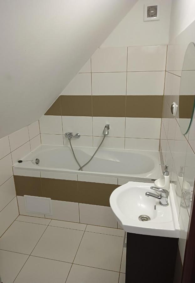 Appartement Wynajem Pokoi Wiki à Mikołajki Extérieur photo